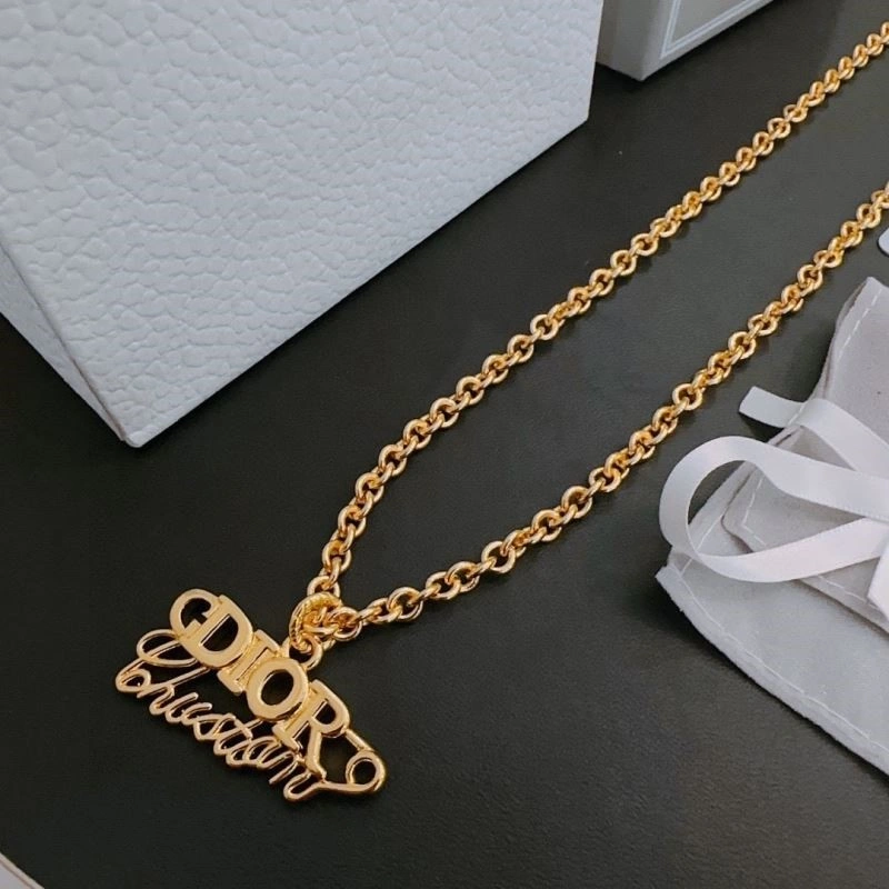 Tailored Christian Dior Necklaces 233772