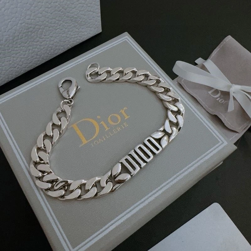 Stretchable Christian Dior Necklaces 233769