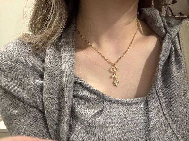 Timeless Christian Dior Necklaces 233757