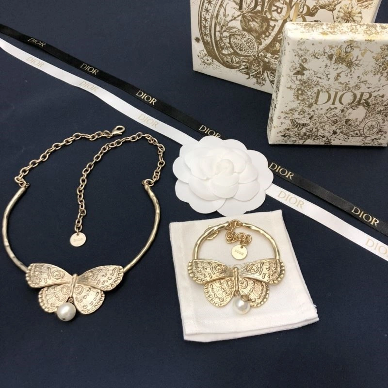 Bold Christian Dior Necklaces 233737