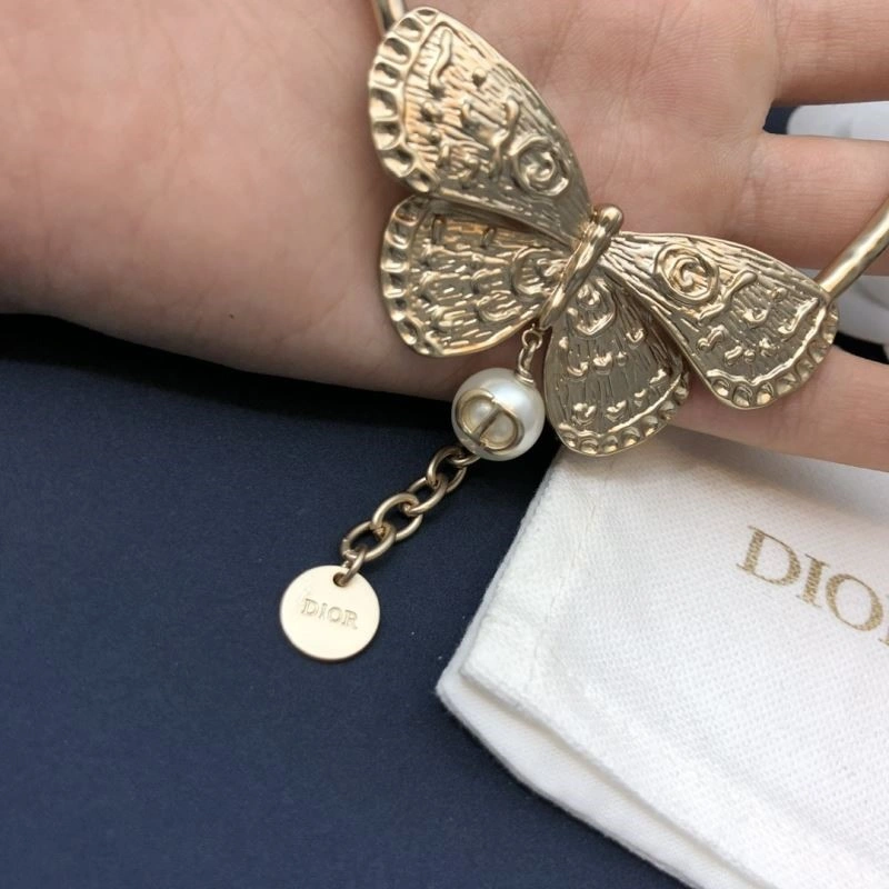 Bold Christian Dior Necklaces 233737
