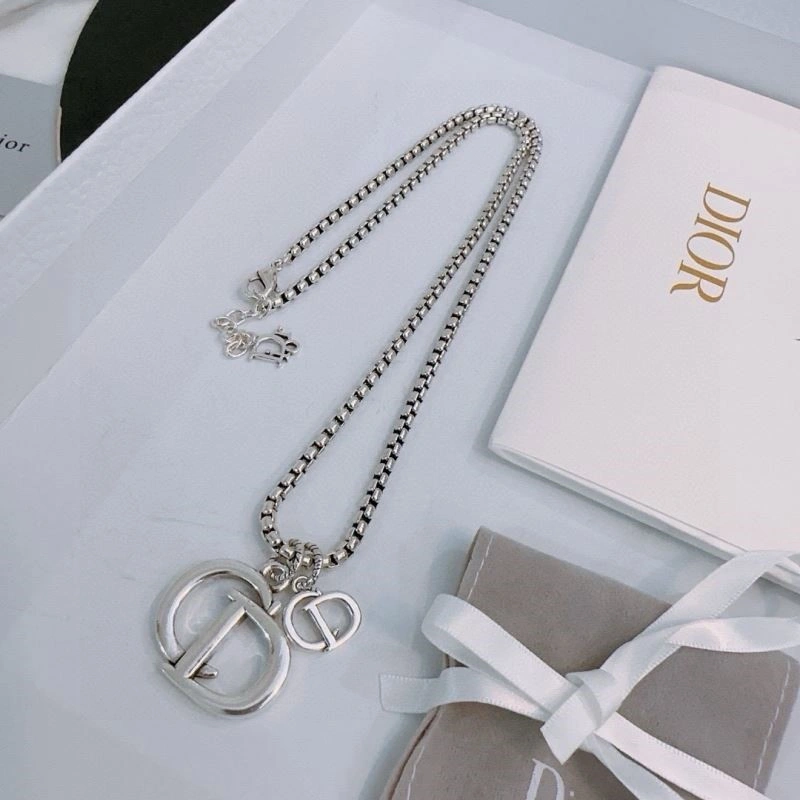 Packable Christian Dior Necklaces 233734