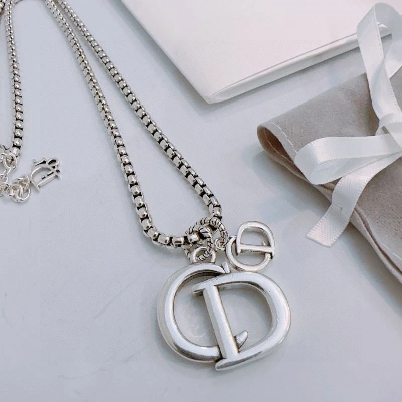 Packable Christian Dior Necklaces 233734