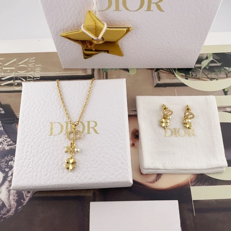 Supportive Christian Dior Necklaces 233400