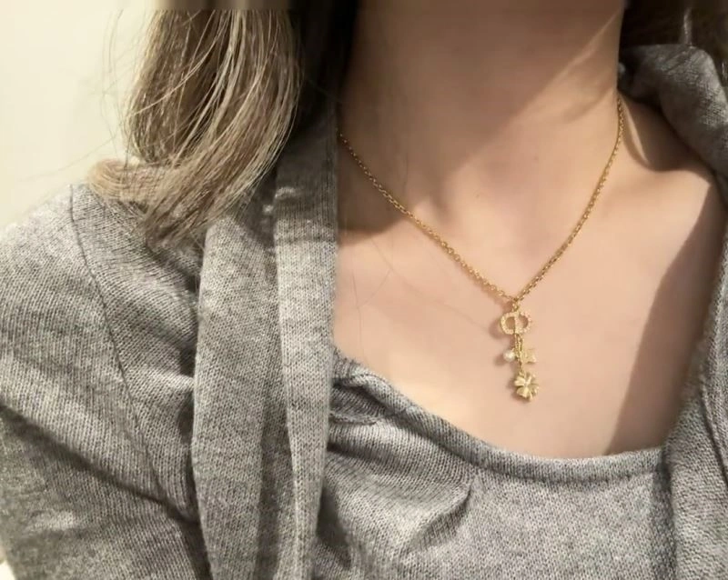 Supportive Christian Dior Necklaces 233400