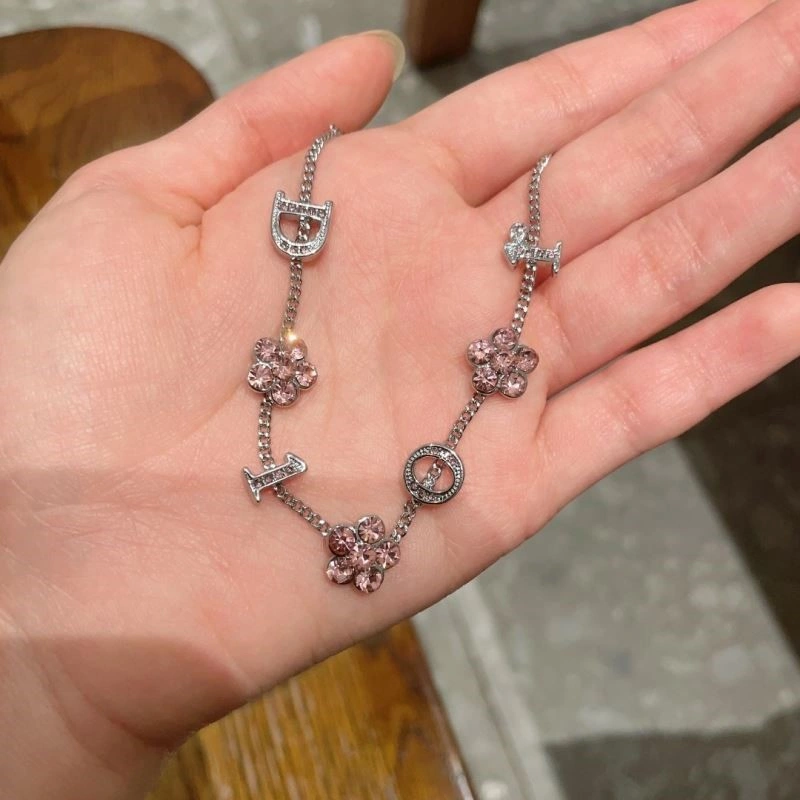 Soft Christian Dior Necklaces 233375