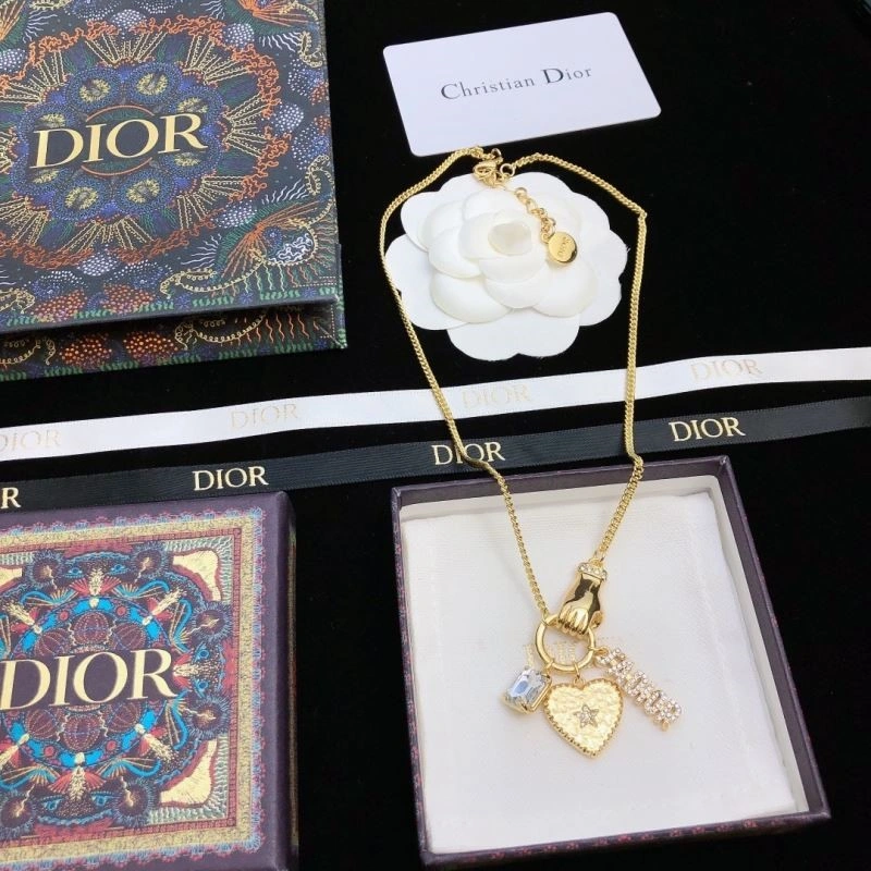 Lightweight Christian Dior Necklaces 233359