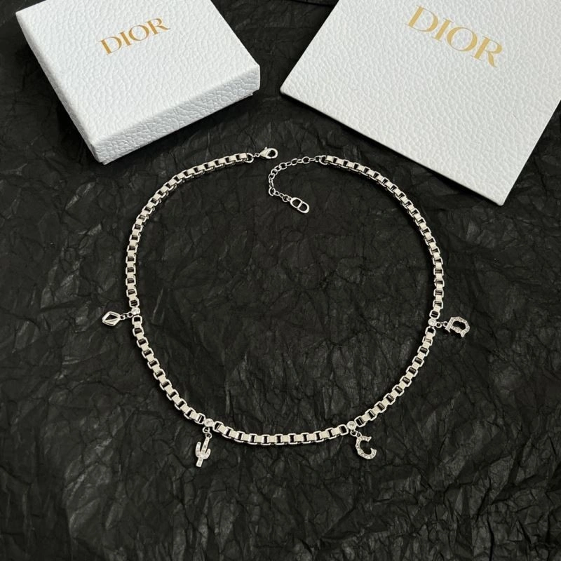 Lightweight Christian Dior Necklaces 233371