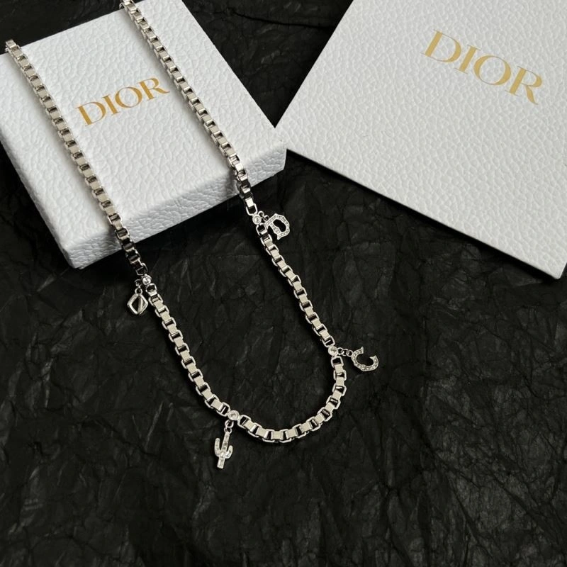 Lightweight Christian Dior Necklaces 233371