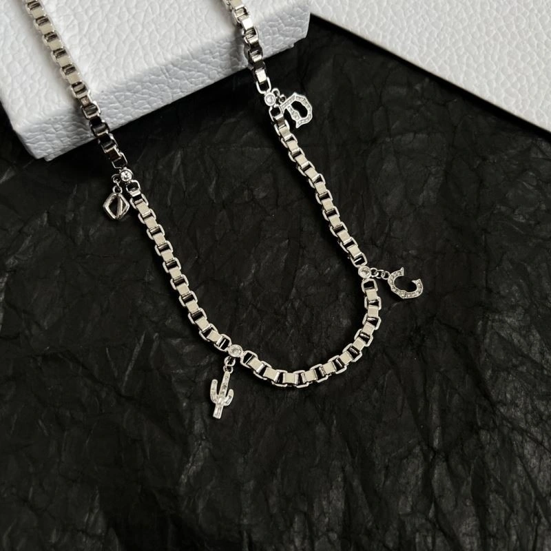 Lightweight Christian Dior Necklaces 233371