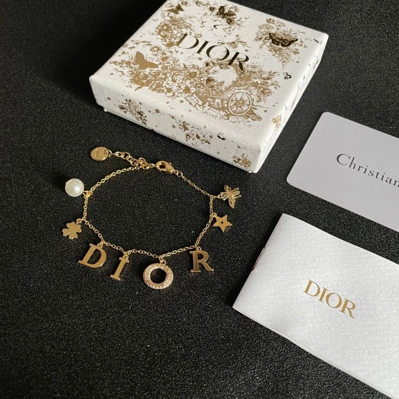 Fashionable Christian Dior Necklaces 233360