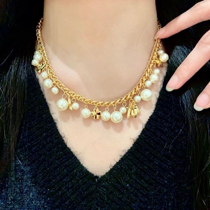 Elegant Christian Dior Necklaces 233338