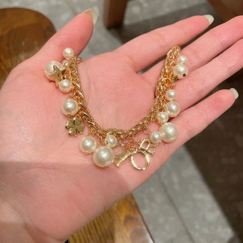 Elegant Christian Dior Necklaces 233338
