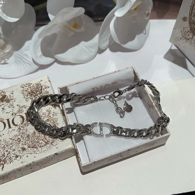 Christian Dior Necklaces Minimalist 233337