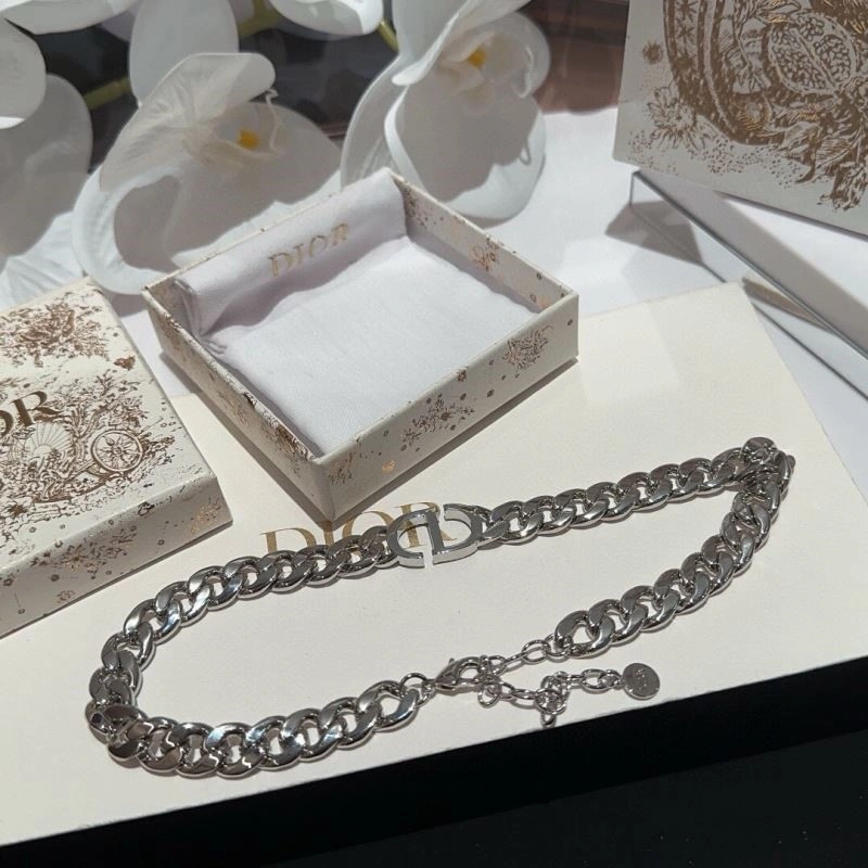 Christian Dior Necklaces Minimalist 233337