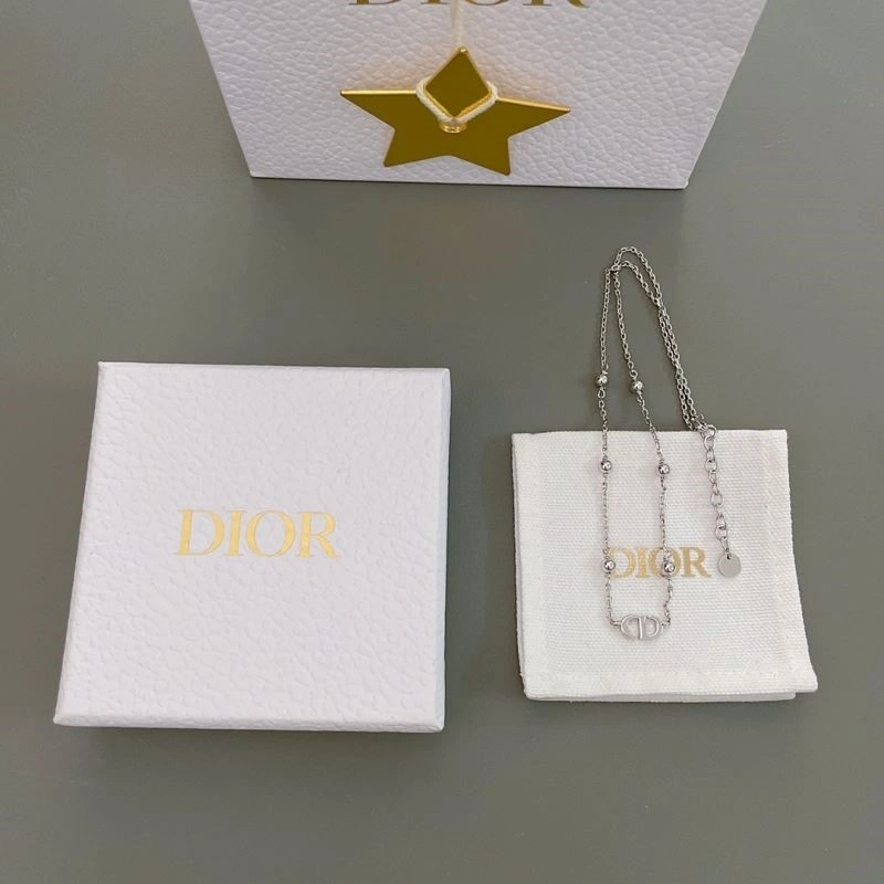 Snug Christian Dior Necklaces 233328