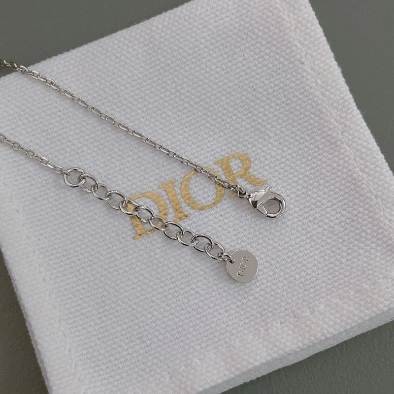 Snug Christian Dior Necklaces 233328