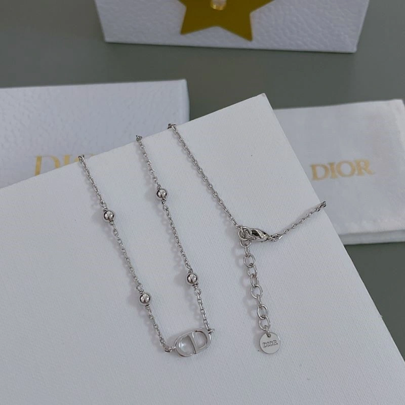Snug Christian Dior Necklaces 233328