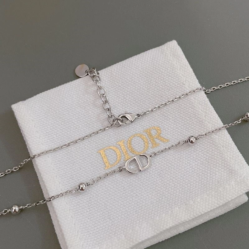 Snug Christian Dior Necklaces 233328