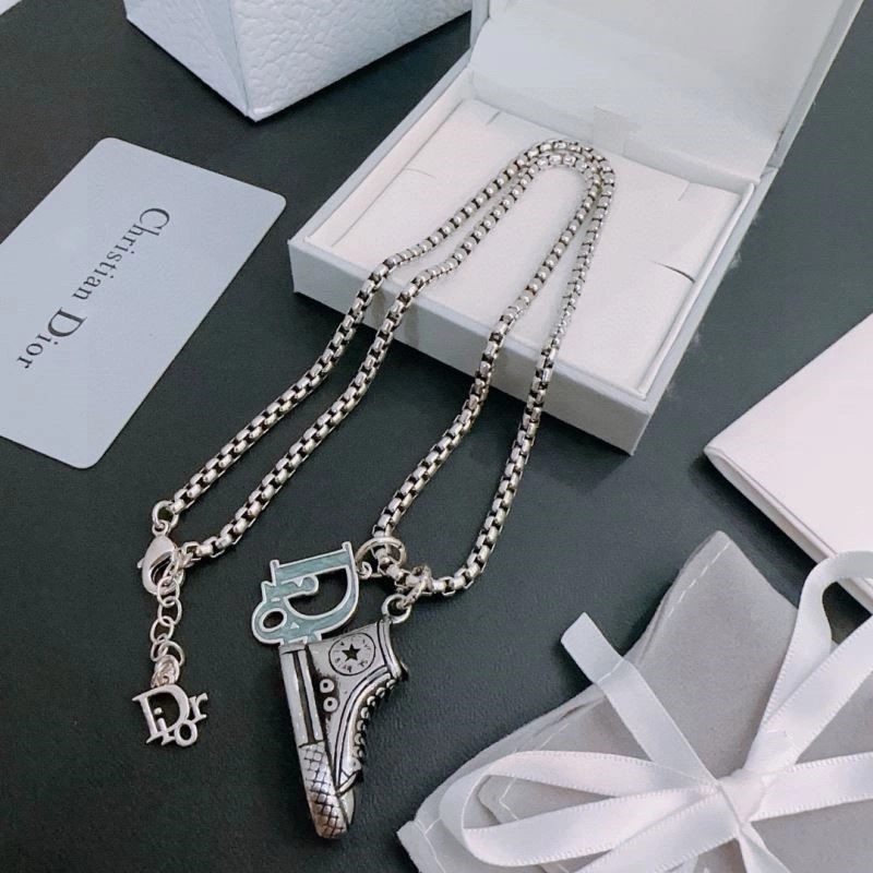 Supportive Christian Dior Necklaces 233313