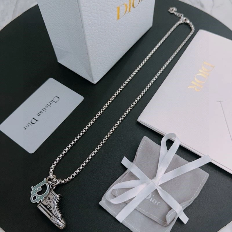 Supportive Christian Dior Necklaces 233313
