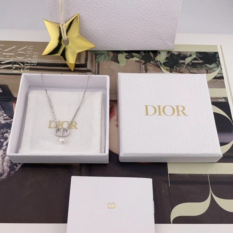 Christian Dior Necklaces Sophisticated 233078