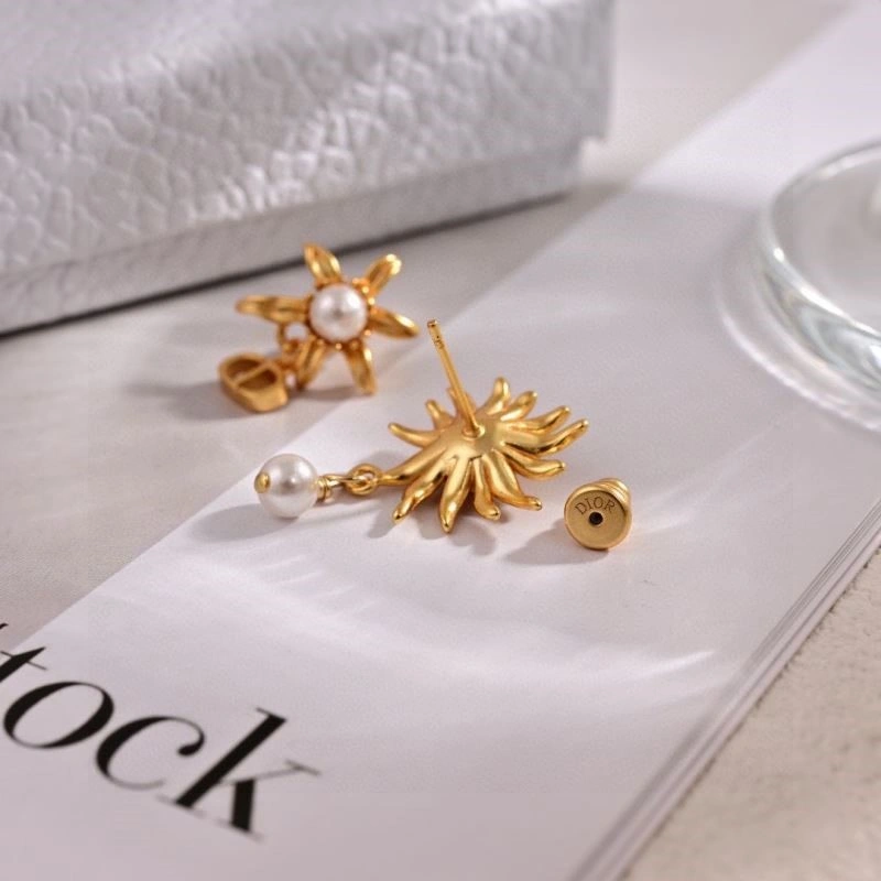 Compact Christian Dior Necklaces 233099