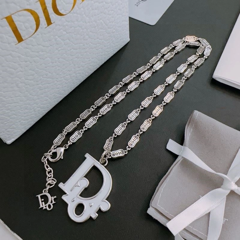 Sleek Christian Dior Necklaces 233050