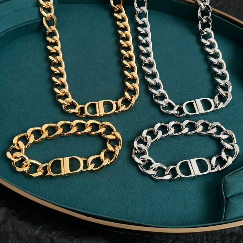Fashionable Christian Dior Necklaces 233046