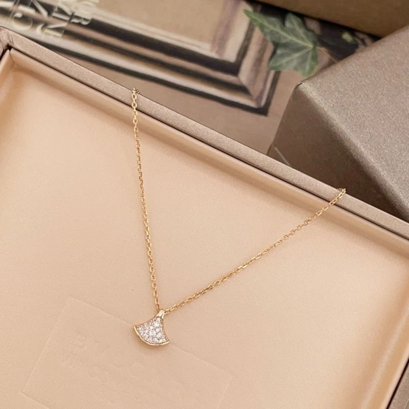 HighPerformance Christian Dior Necklaces 233042