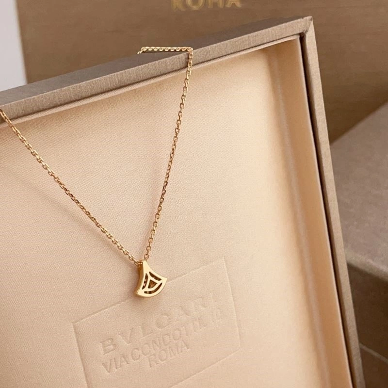 HighPerformance Christian Dior Necklaces 233042