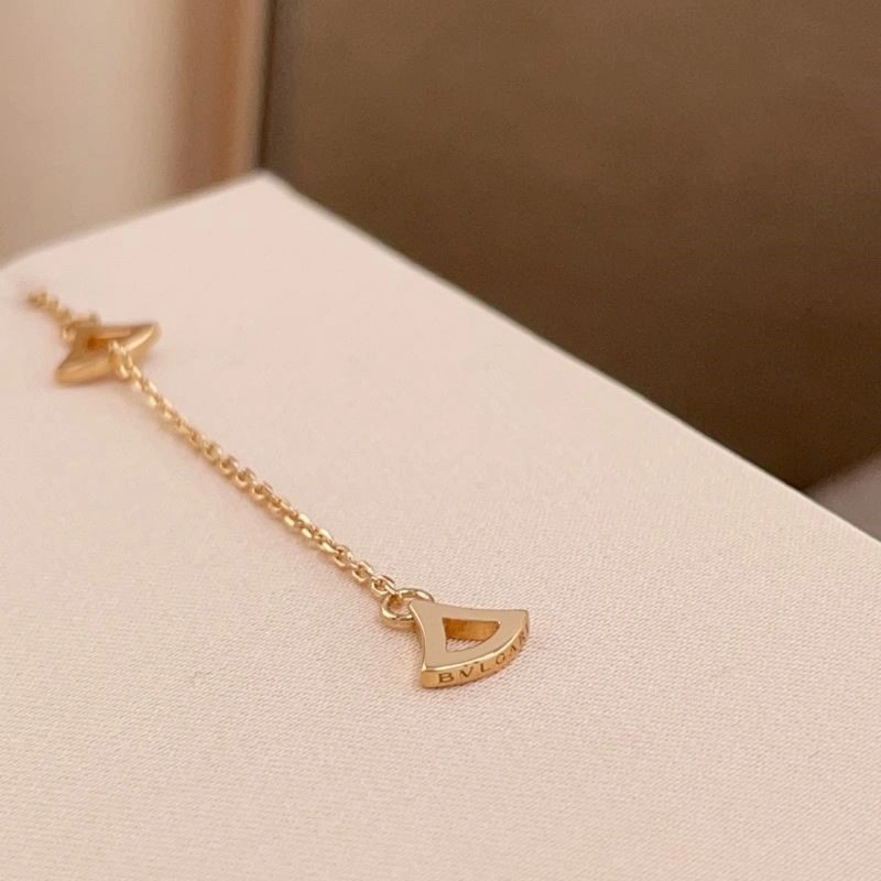 HighPerformance Christian Dior Necklaces 233042