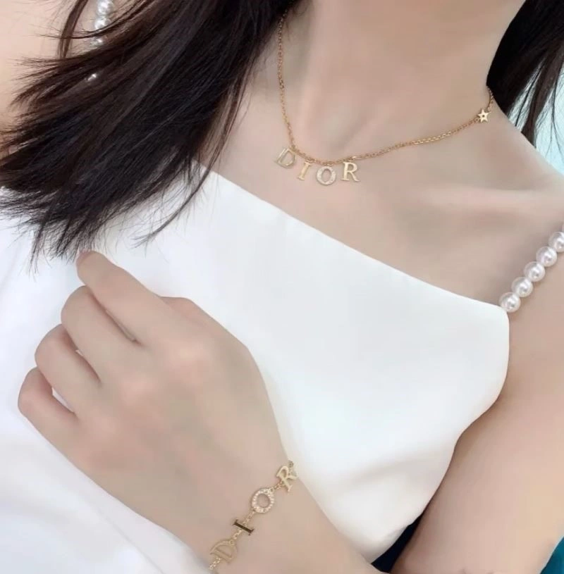 Efficient Christian Dior Necklaces 233041