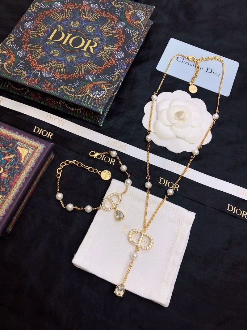 EyeCatching Christian Dior Necklaces 233015