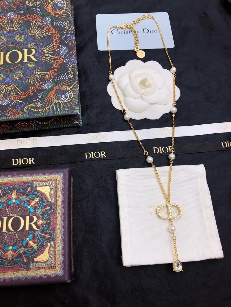 EyeCatching Christian Dior Necklaces 233015