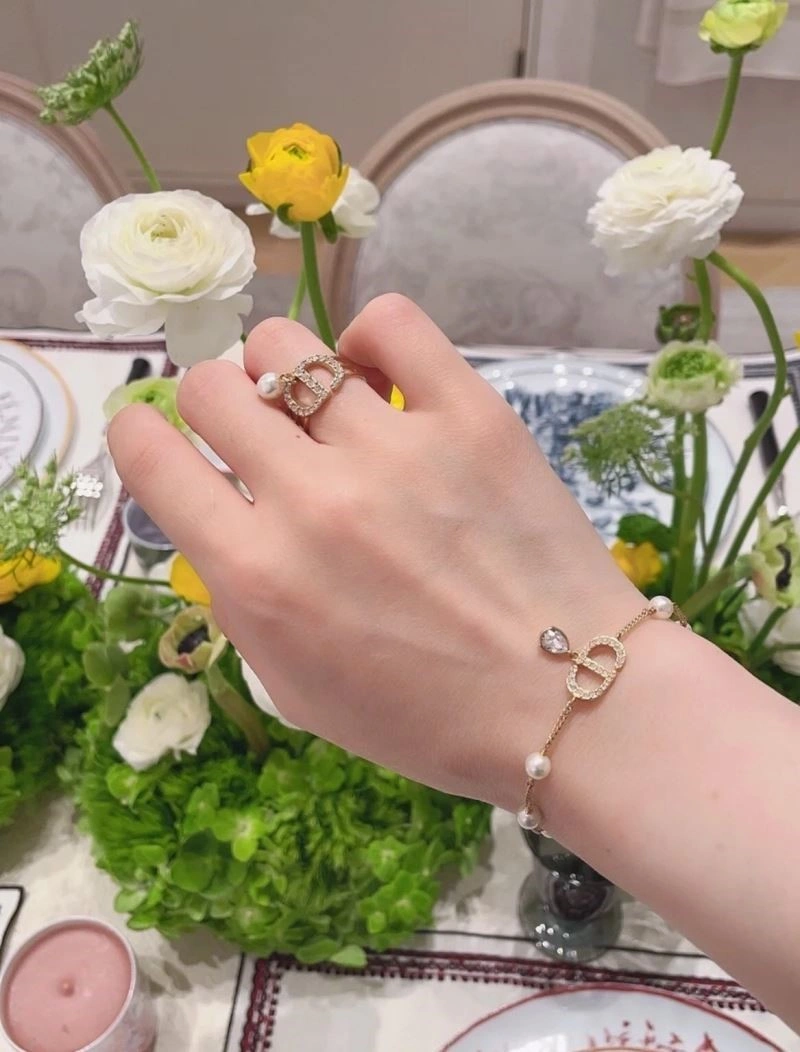 EyeCatching Christian Dior Necklaces 233015