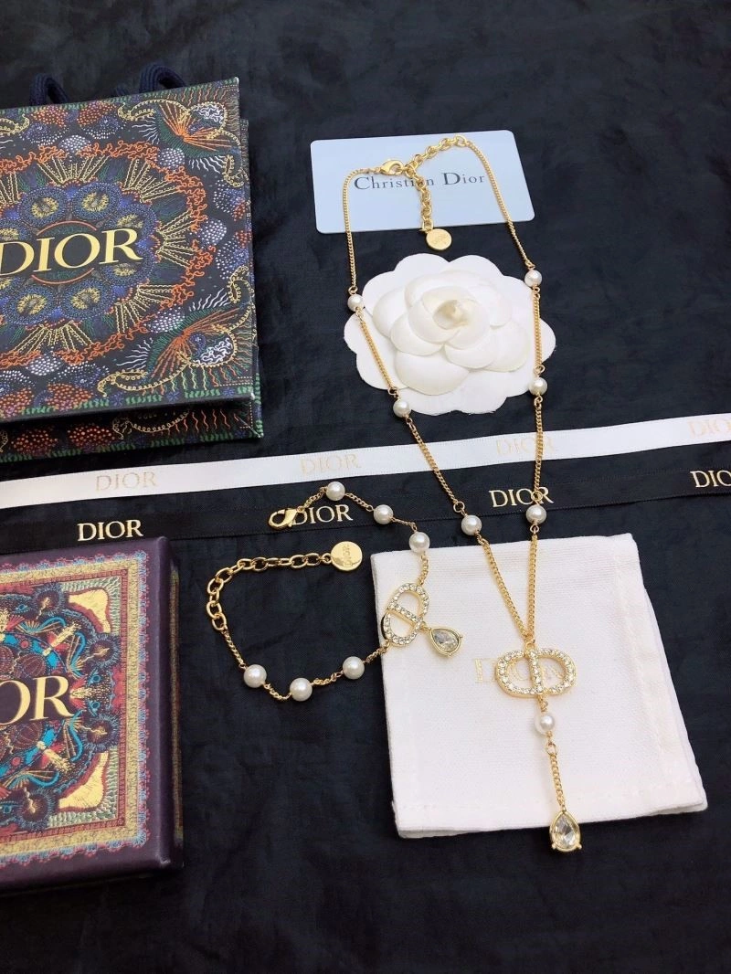 EyeCatching Christian Dior Necklaces 233015