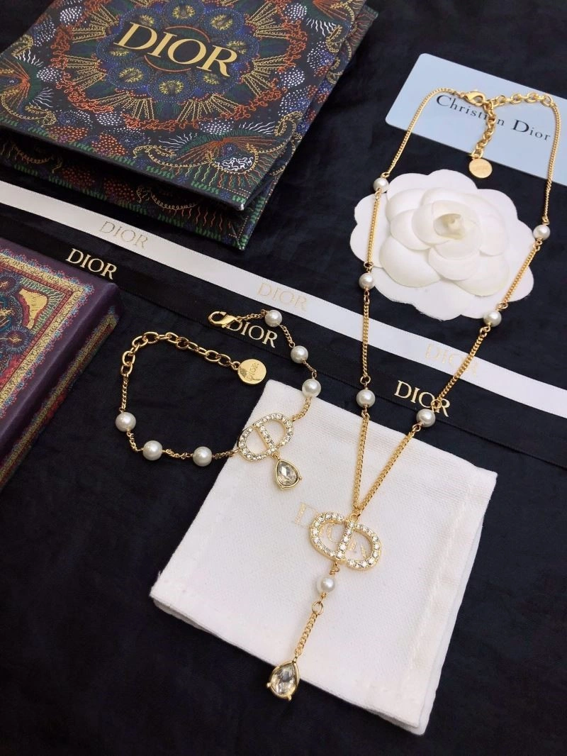 EyeCatching Christian Dior Necklaces 233015