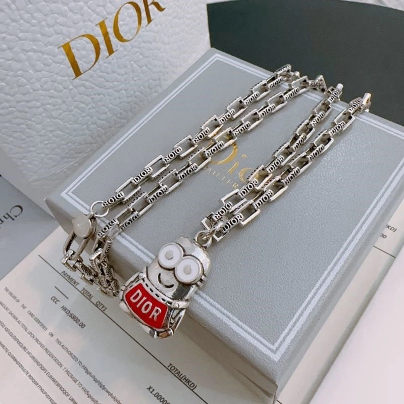 Versatile Christian Dior Necklaces 233014