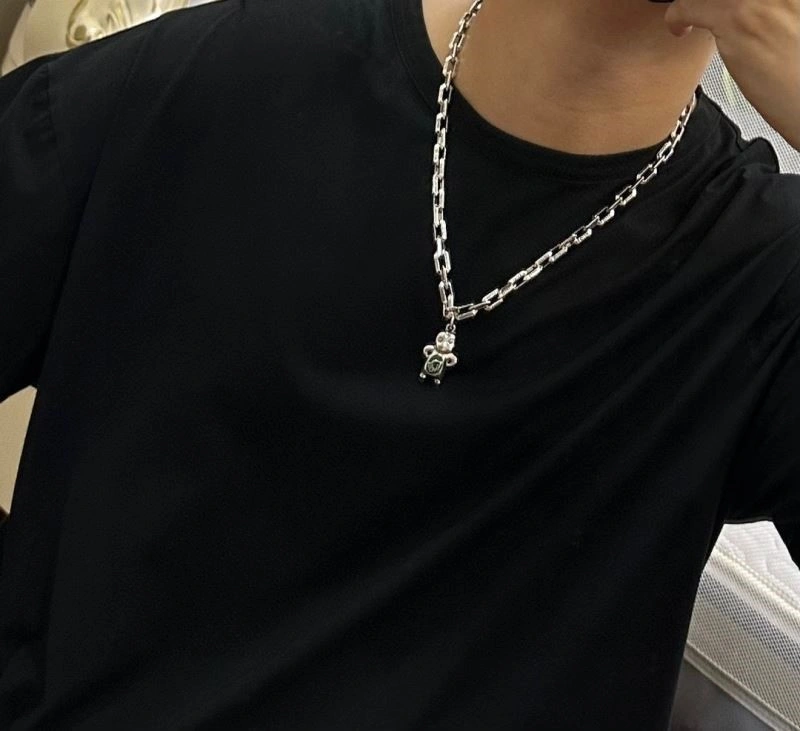 Snug Christian Dior Necklaces 232995