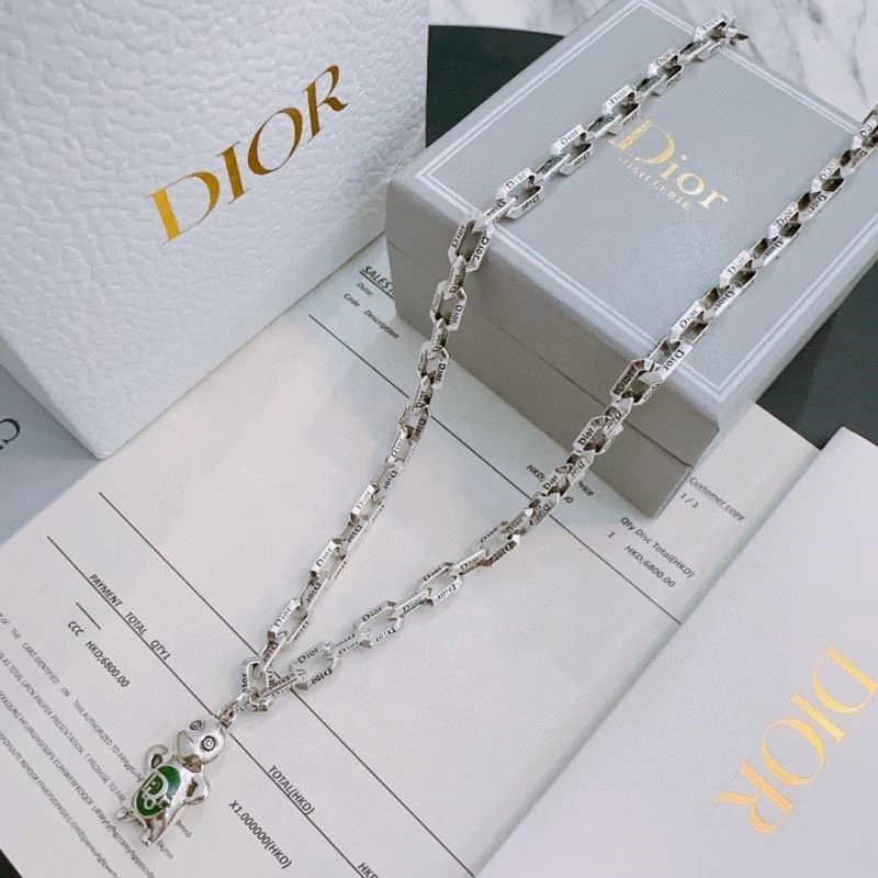 Snug Christian Dior Necklaces 232995
