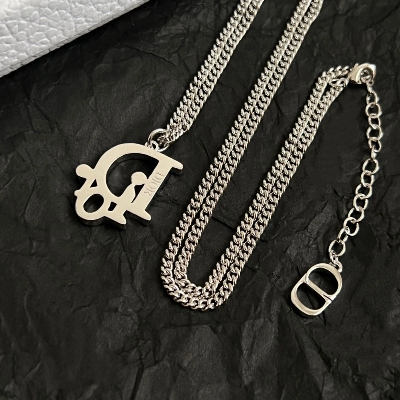 Bold Christian Dior Necklaces 232969