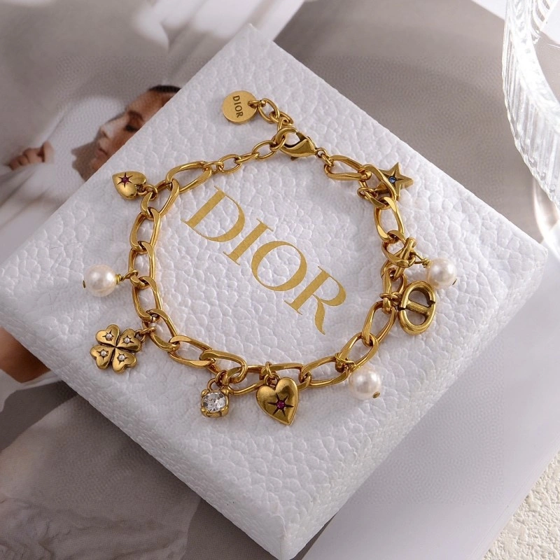 Sleek Christian Dior Necklaces 232968