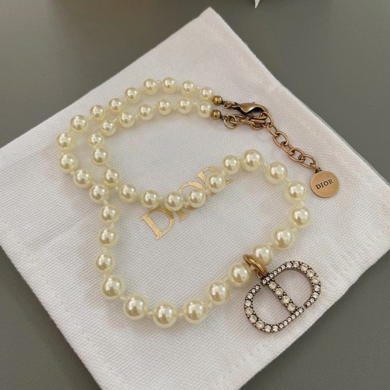 Snug Christian Dior Necklaces 232717