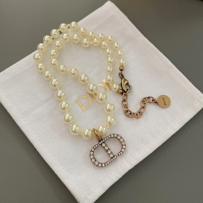 Snug Christian Dior Necklaces 232717