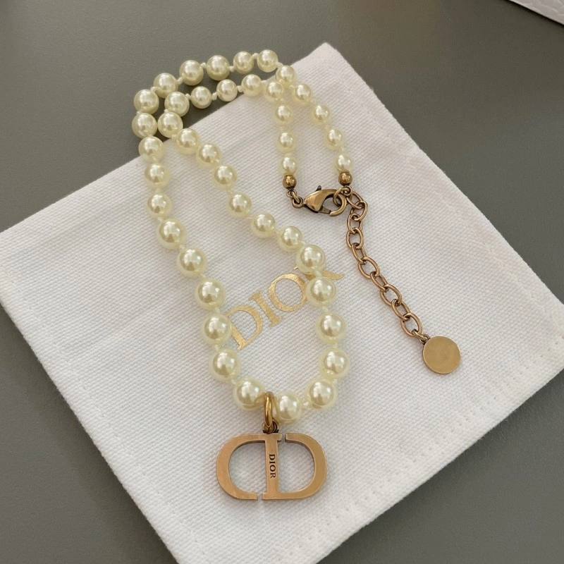 Snug Christian Dior Necklaces 232717