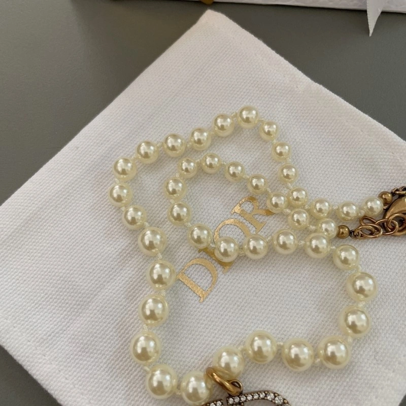 Snug Christian Dior Necklaces 232717