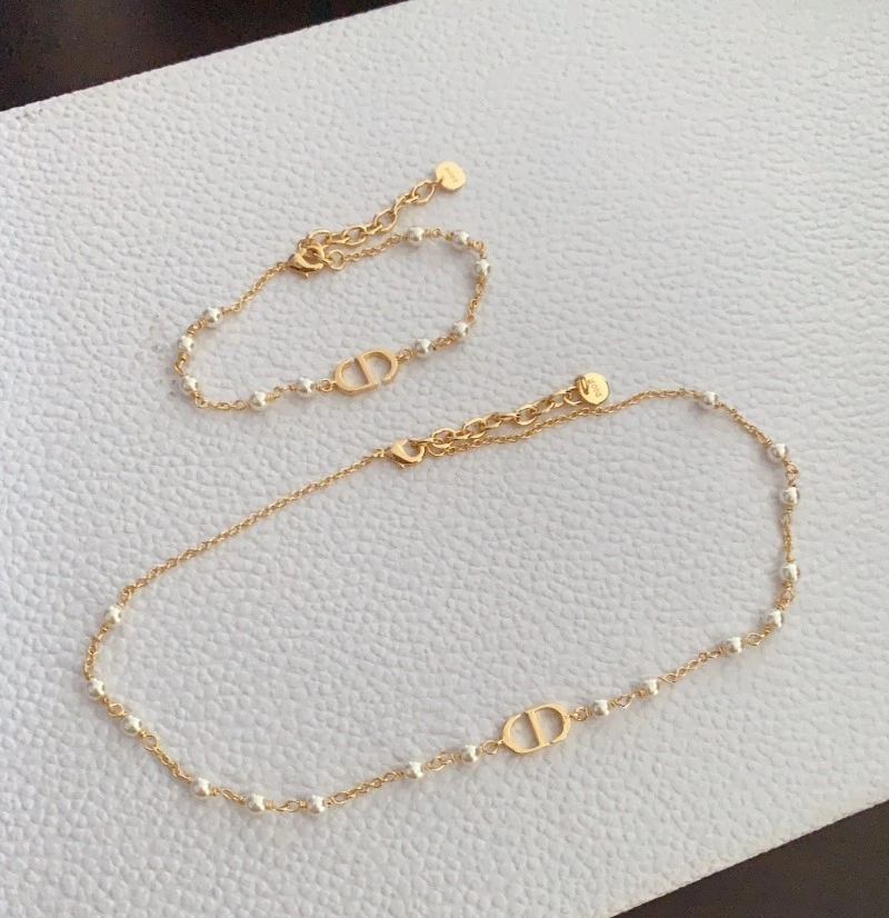 Practical Christian Dior Necklaces 232562