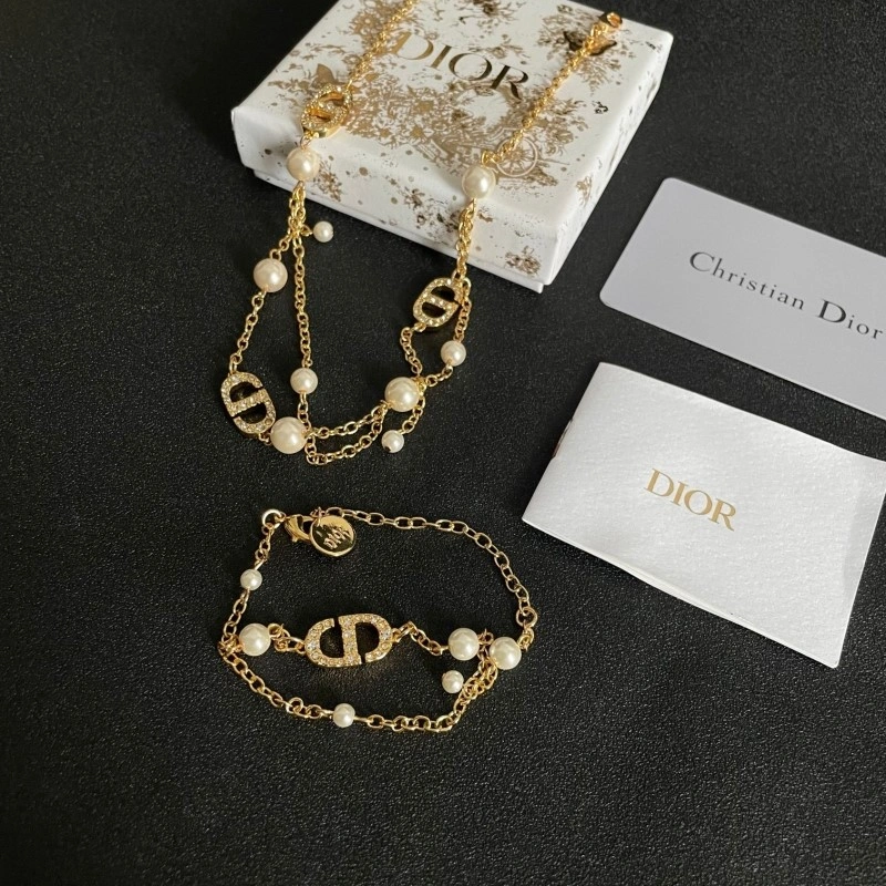 Versatile Christian Dior Necklaces 232553