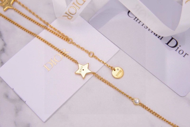 Snug Christian Dior Necklaces 232517